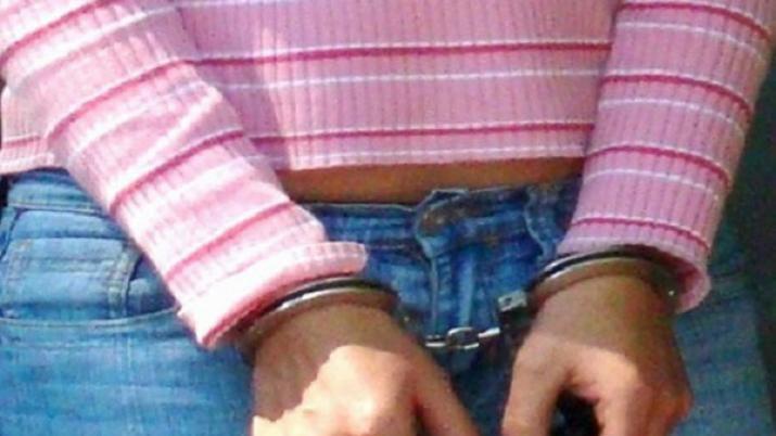 La detienen tras robar un celular y 9 mil pesos