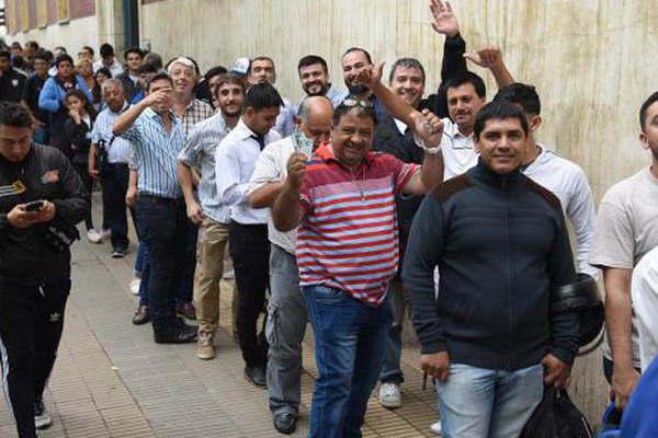 Fiebre tucumana por la gran final ante River Plate