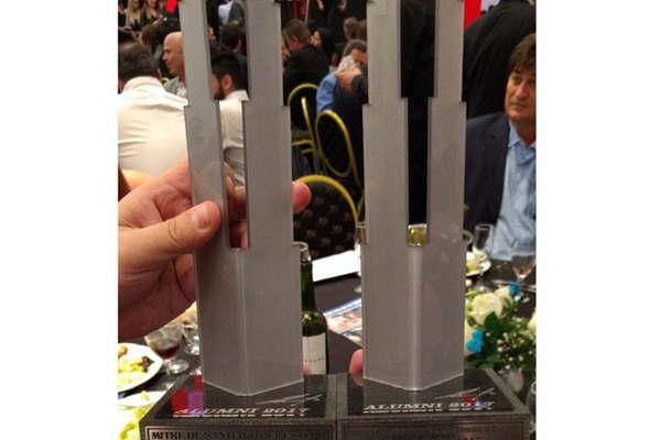Mitre se quedoacute con dos premios Alumni