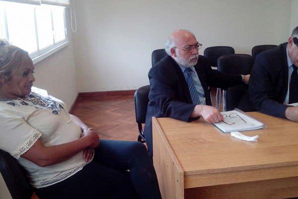 Condenada por apuntildealar a su concubino con bebeacute en brazos