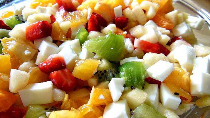 iquestCuaacutento costaraacute preparar una ensalada de frutas en las fiestas