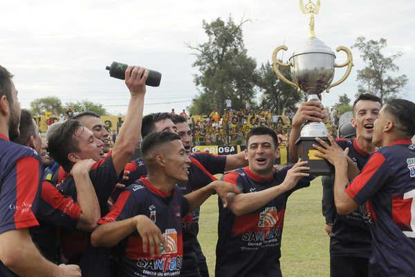 Guumlemes campeoacuten del Torneo Anual 