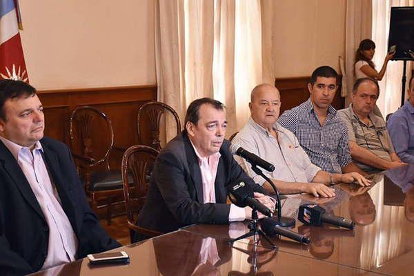 La gobernadora otorgoacute un bono extraordinario de 1200 para beneficiarios de tarjetas sociales