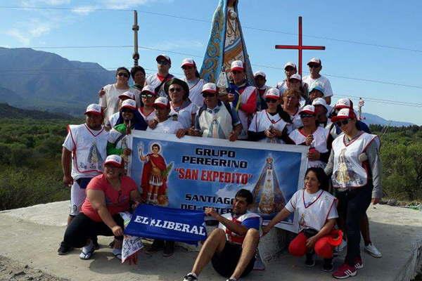 Los peregrinos santiaguentildeos comenzaron a llegar al pie de Nuestra Sentildeora del Valle 