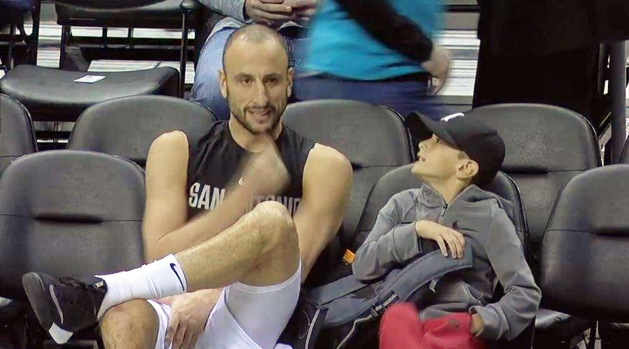 Video  El divertido post partido de Ginoacutebili y sus hijos en la cancha