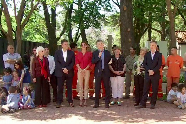 El presidente trazó un paralelismo entre el país y las paredes que se tiraron abajo para realizar la obra en Olivos