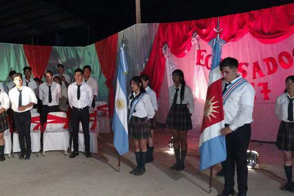 El colegio Arcadio Suaacuterez de La Cantildeada celebroacute su acto de egreso