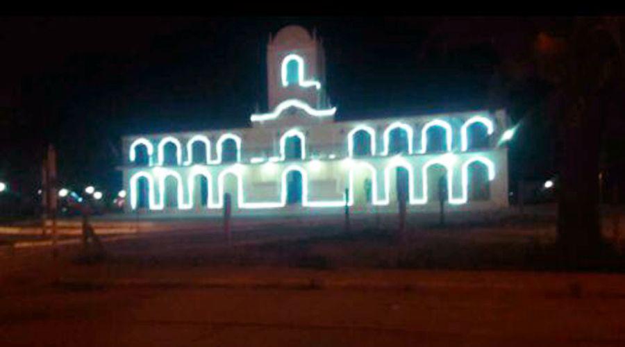 El Cabildo Antildeatuyense fue adornado con luces navidentildeas