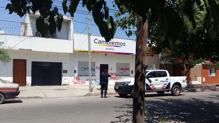 Sede de Cambiemos en La Banda sufrioacute pintadas