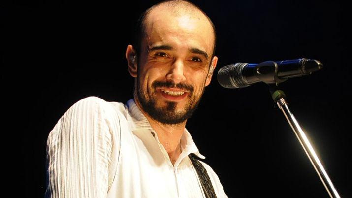 Abel cantar en La Banda