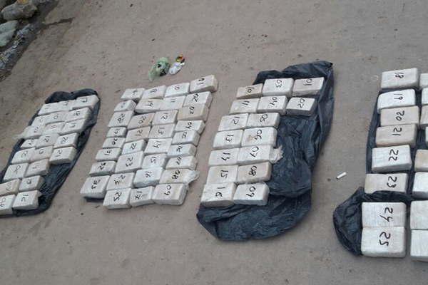 El hermano de conocido muacutesico usaba el auto  de la suegra para transportar casi 30 kg de droga