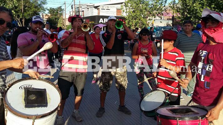 VIDEO Agrupaciones le ponen colorido y muacutesica a la asuncioacuten de Zamora
