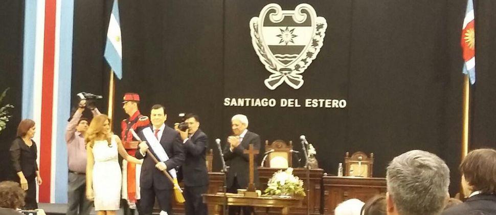 El Dr Gerardo Zamora juroacute como gobernador de Santiago del Estero en sesioacuten especial de la asamblea legislativa