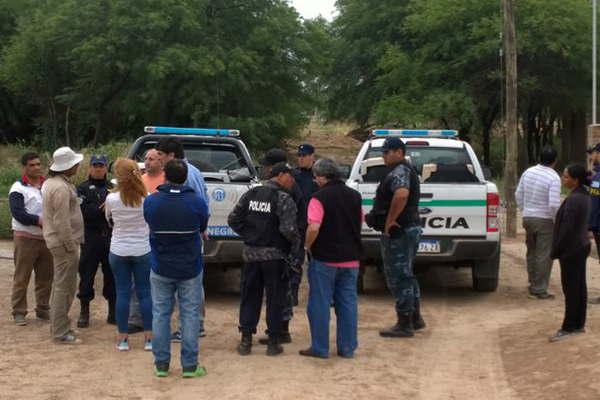 Pericias caligraacuteficas huellas digitales y ADN en el caso Marito