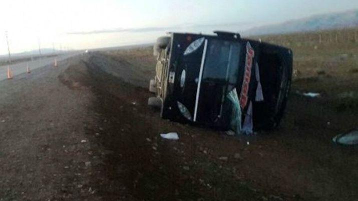 Ruta 9- volcoacute un micro con docentes y hay un muerto