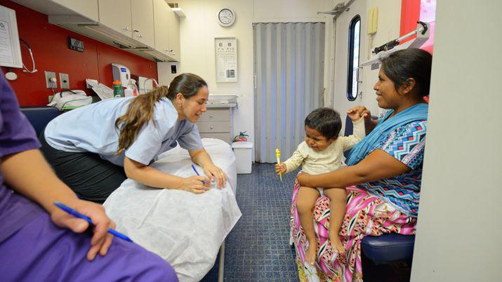 Maacutes de 400 nintildeos recibieron atencioacuten de una Unidad Pediaacutetrica Moacutevil en Antildeatuya