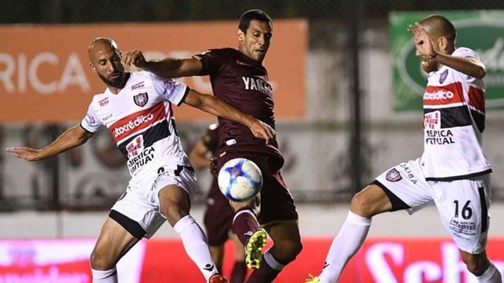 Chacarita goleoacute a Lanuacutes en San Martiacuten