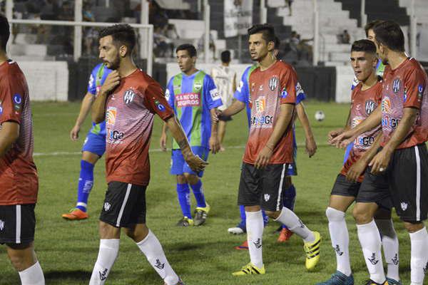 Central Coacuterdoba cerroacute el antildeo con derrota