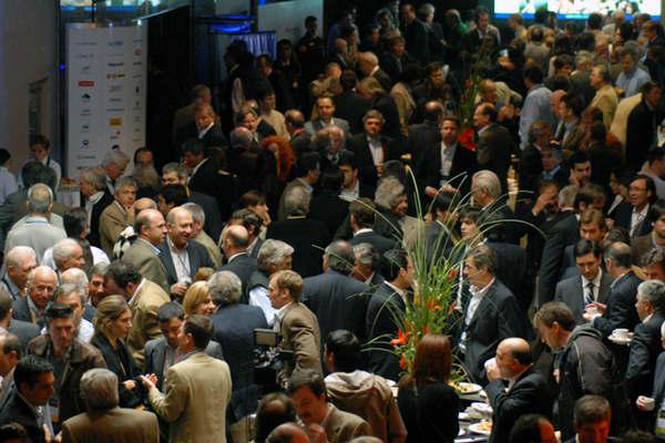 Unos 1500 empresarios de 100 paiacuteses debatiraacuten en Foro de Negocios