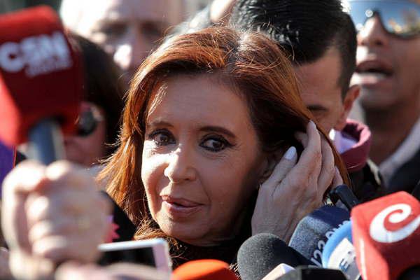 Cristina Fernaacutendez integraraacute bancada de 8 legisladores