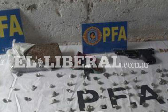 Vista de los elementos incautados por las autoridades policiales