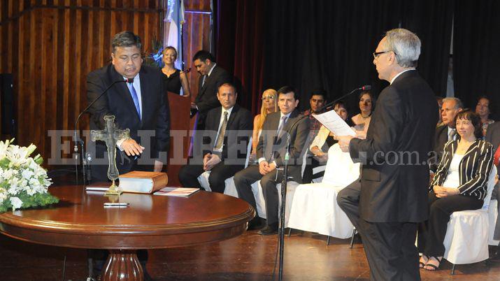 Asumioacute Heacutector Paz como rector de la UNSE