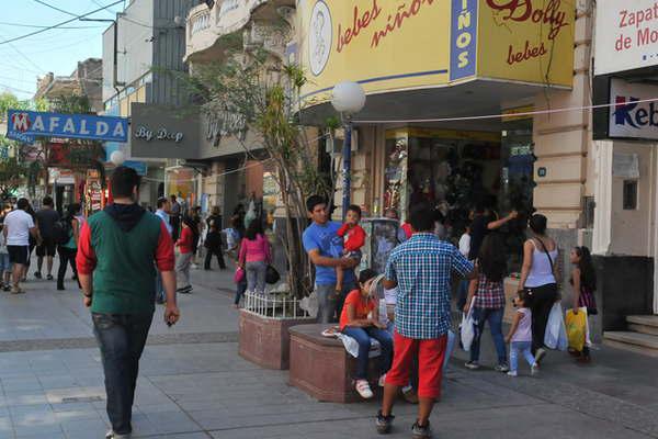 Los comercios de la provincia acordaron abrir sus puertas los domingos 24 y 31 de este mes