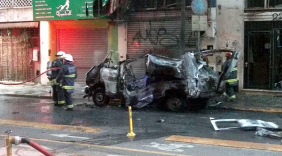 Explotoacute una camioneta cerca del Congreso