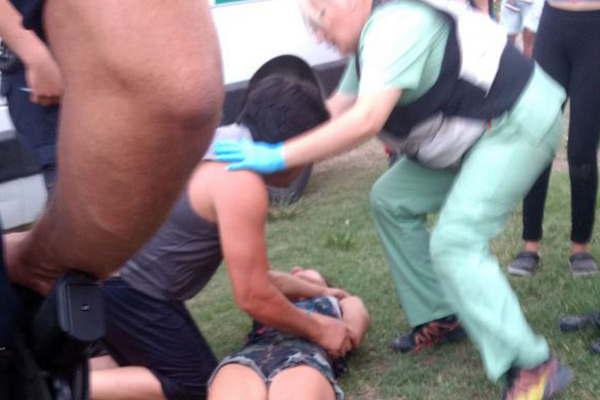 Se sacoacute mala nota y se arrojoacute al riacuteo desde el Puente Carretero