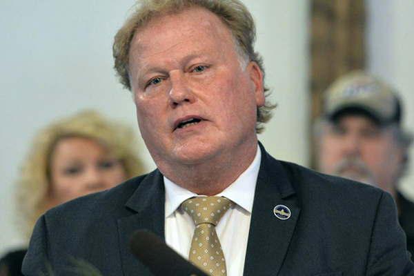 Hallan muerto a un legislador acusado de violacioacuten 