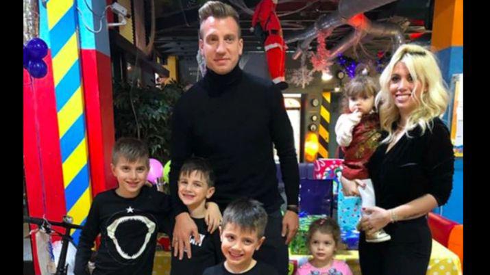 Wanda y Maxi se fotografiaron juntos en el cumpleantildeos de su hijo