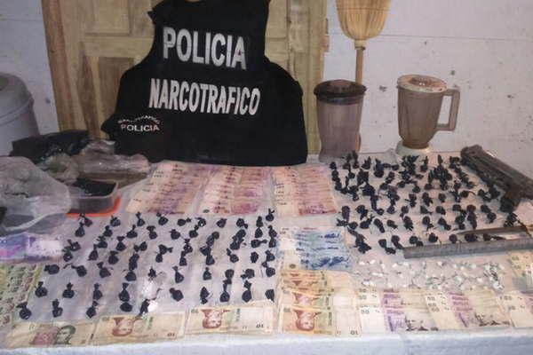 Desarticulan narco pyme familiar incautan marihuana cocaiacutena y detienen a 7 personas en Villa Juana 