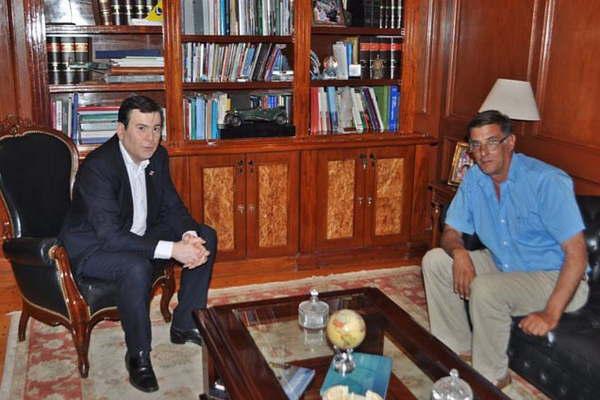 El gobernador recibioacute al papaacute de Bautista Aguumlero