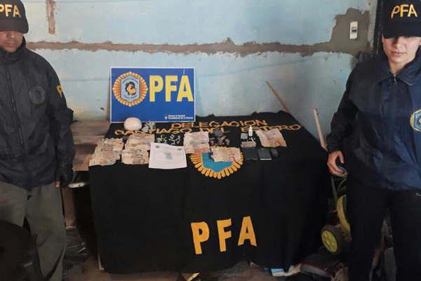 Desarticulan narco quiosco secuestran maacutes de medio kilo de cocaiacutena y cae el duentildeo de casa