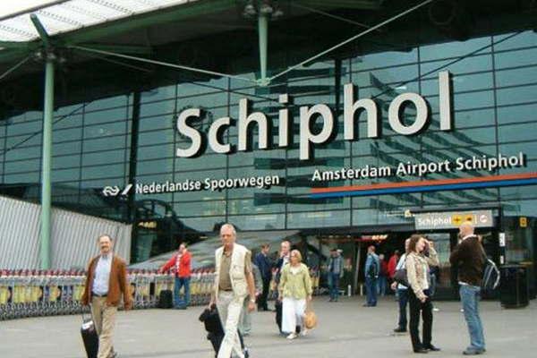 Desalojaron terminal aeacuterea en Amsterdam 