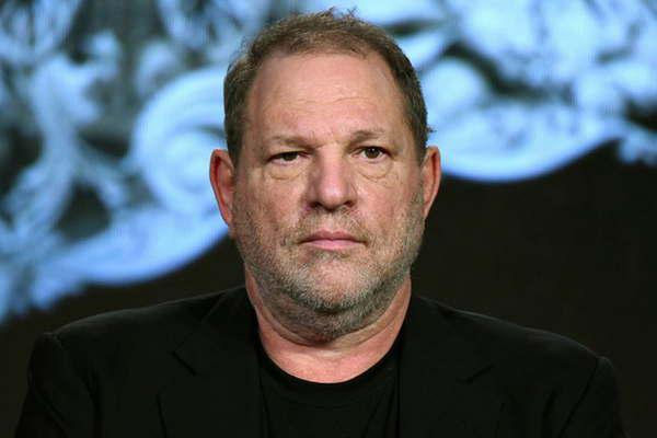 Una presentadora de TV complicoacute a Weinstein 