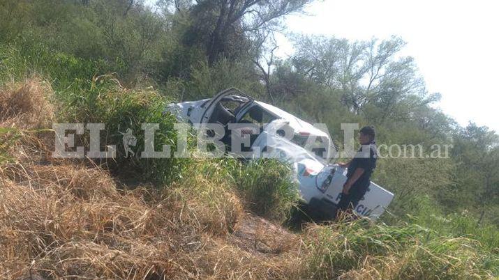 Policiacuteas iban a realizar pericias y volcaron