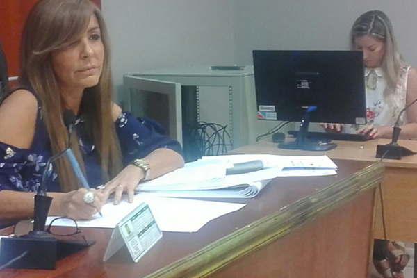 Acusan a un estudiante gay por violacioacuten de nintildeo de 8 antildeos