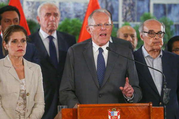 El presidente peruano al borde de la destitucioacuten