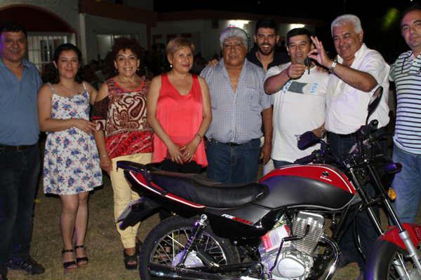 Empleados de comercio despidieron el antildeo en el polideportivo sindical