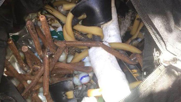 Secuestran palos canicas y gomeras en medio de los incidentes