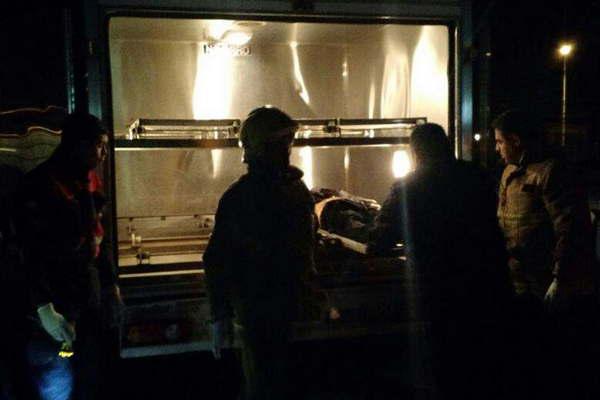 Motociclista muere al ser embestido por una camioneta sobre Ruta 34