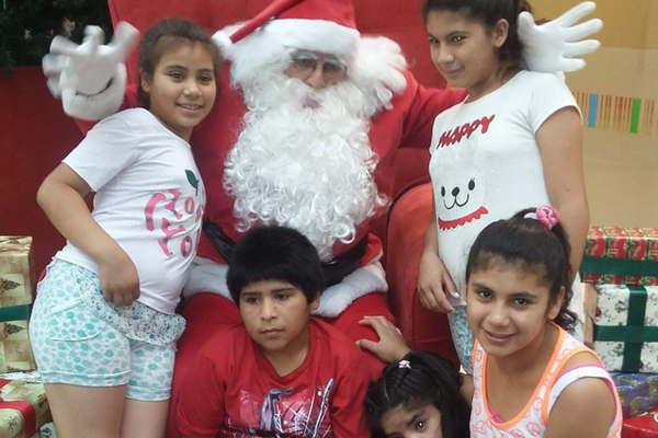 Papaacute Noel esperaraacute a los nintildeos santiaguentildeos en el hall del CCB