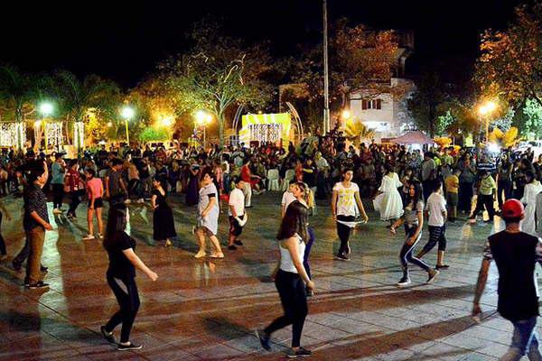 La muacutesica y la danza se apropiaron de la plaza Manuel Belgrano
