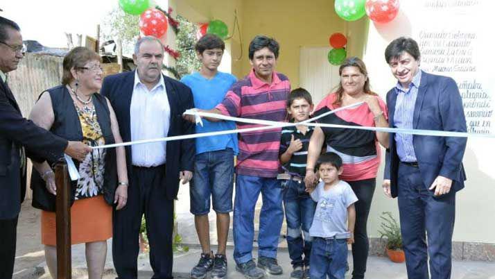 Inauguran viviendas en Capital y La Banda