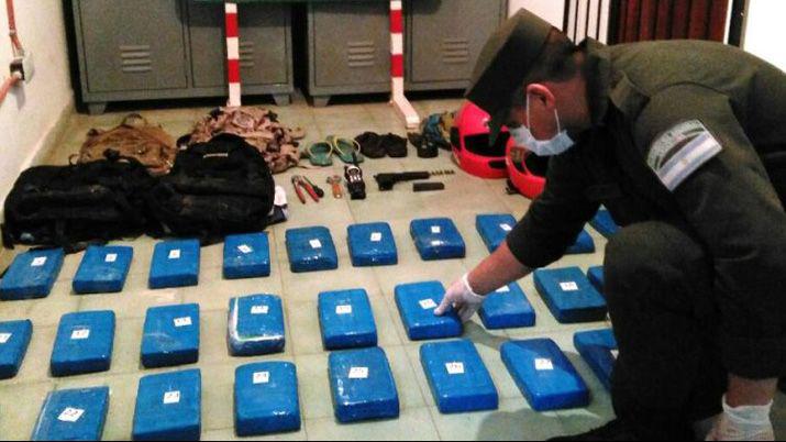 Incautan casi 1200 kilos de cocaiacutena en operativo Ave Rapaz