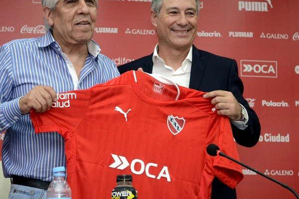 Moyano trataraacute de convencer hoy a Holan 