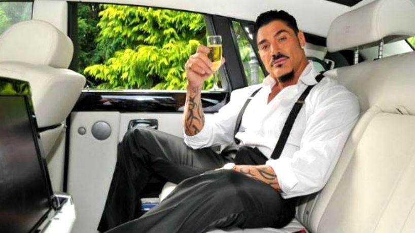 Aparecioacute en Tucumaacuten el doble de Ricardo Fort