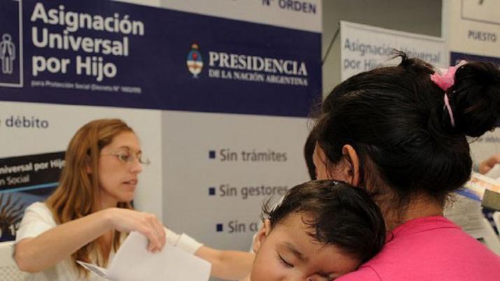 AUH- Uacuteltimos diacuteas para la presentacioacuten de Libreta social