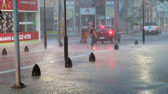 Viento lluvia y descenso de temperatura en Santiago